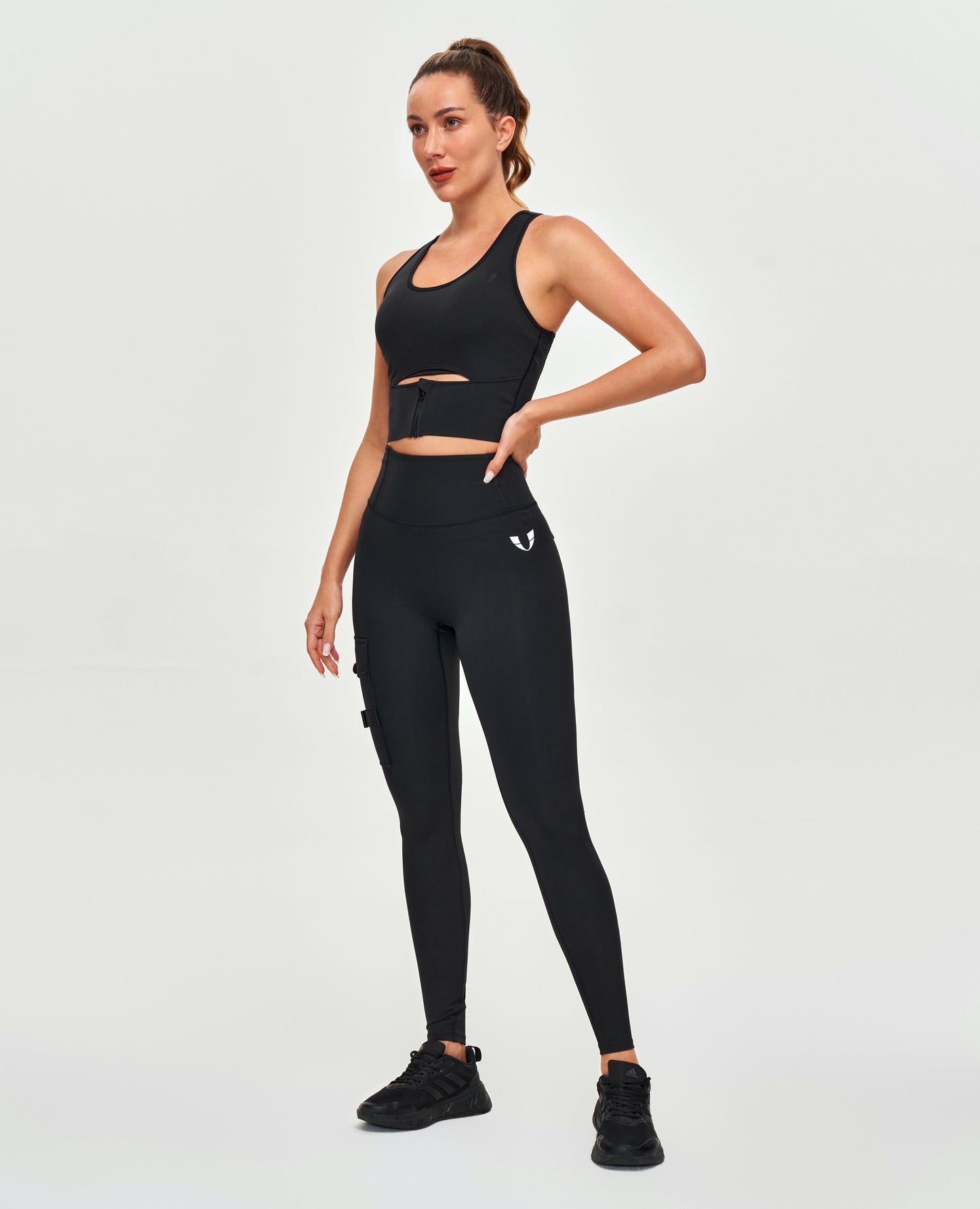 Scoop Neck Sports Bra - Black